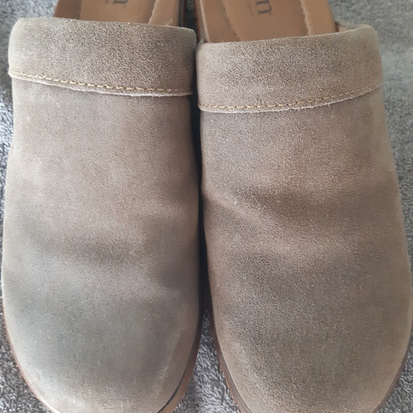 Clogs - Picture 3 of 5